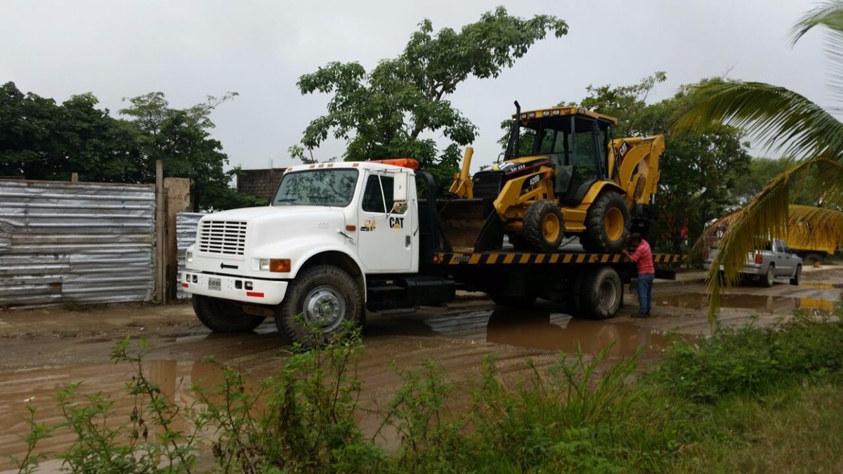 camion-dina-grua-con-rampa-hidrualica-para-retroexcavadora-D_NQ_NP_196811-MLM20651455585_032016-F